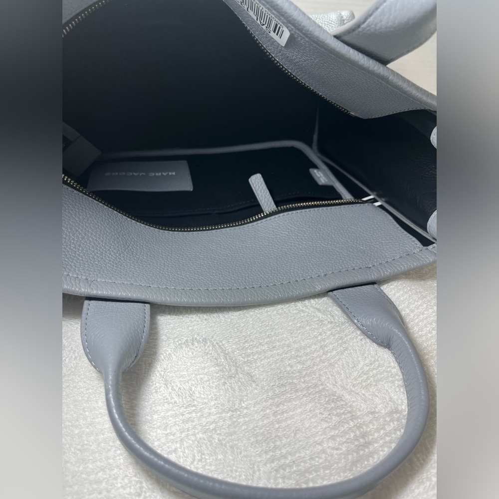 The Marc Jacob’s Leather Medium Tote Bag in Wolf Grey - Picture 10 of 12